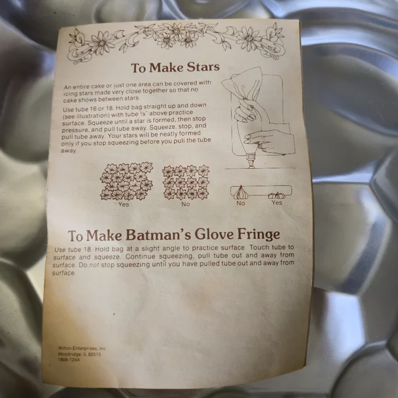 Wilton Vintage 1977 DC Comics Superhero Cake Pan Set Superman Batman All Inserts - Picture 7 of 10